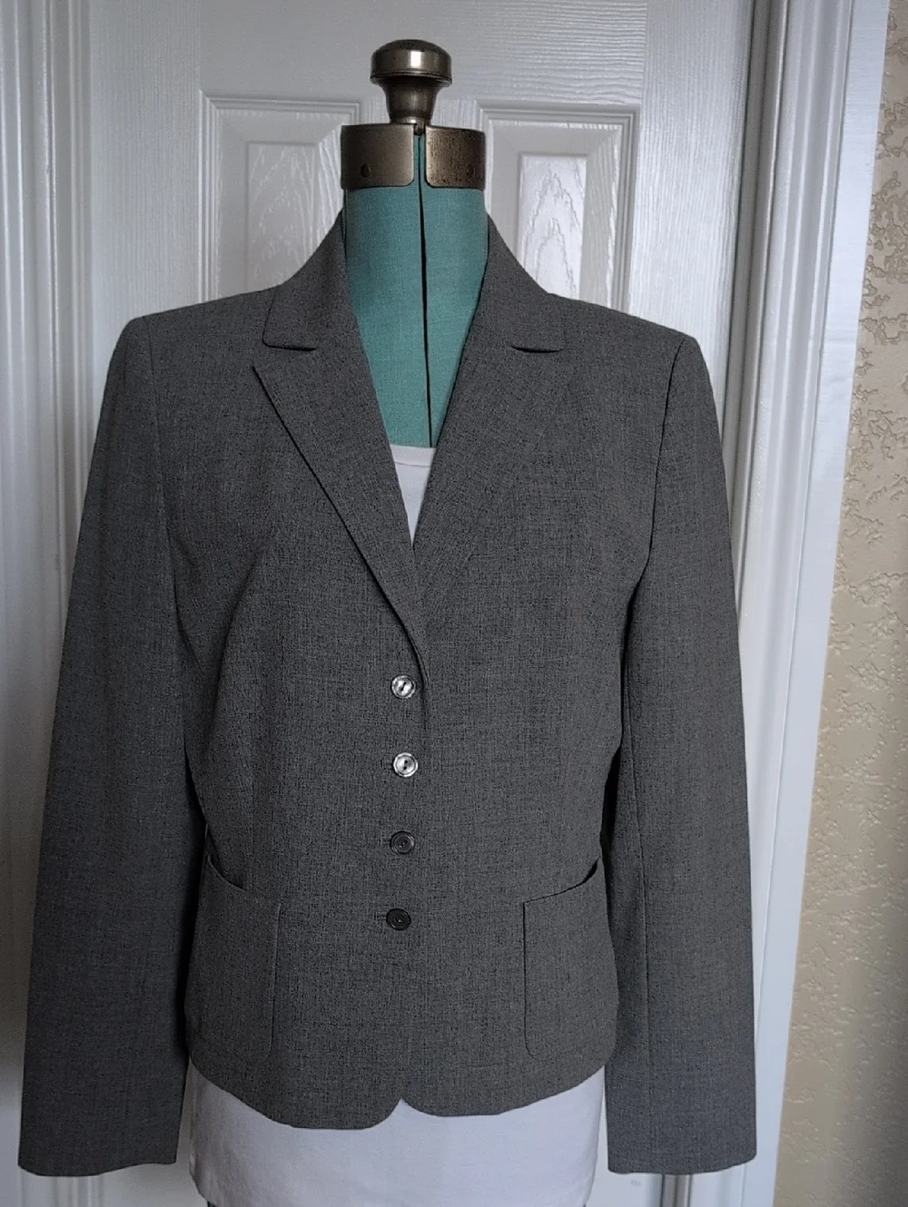 BOGO Women's Gray Tailored Blazer Jacket - Picture 1 of 4